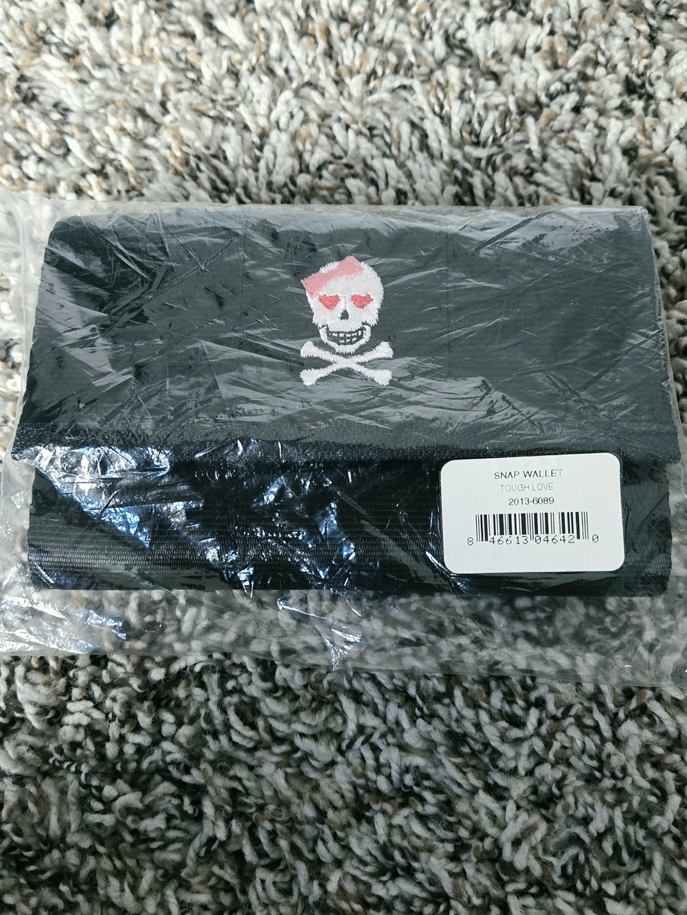 Harveys Seatbelt Bag Tough Love Skully Collectors Series Snap Wallet